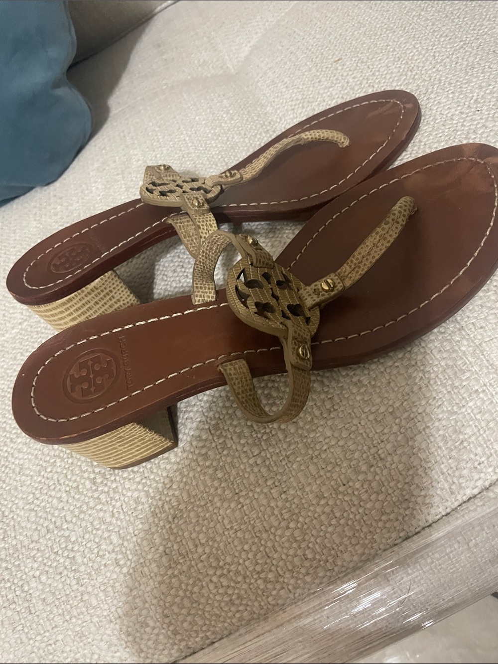 Tory Burch Brown Leather Sandals with Gold Logo Medallion - Picture 6 of 7